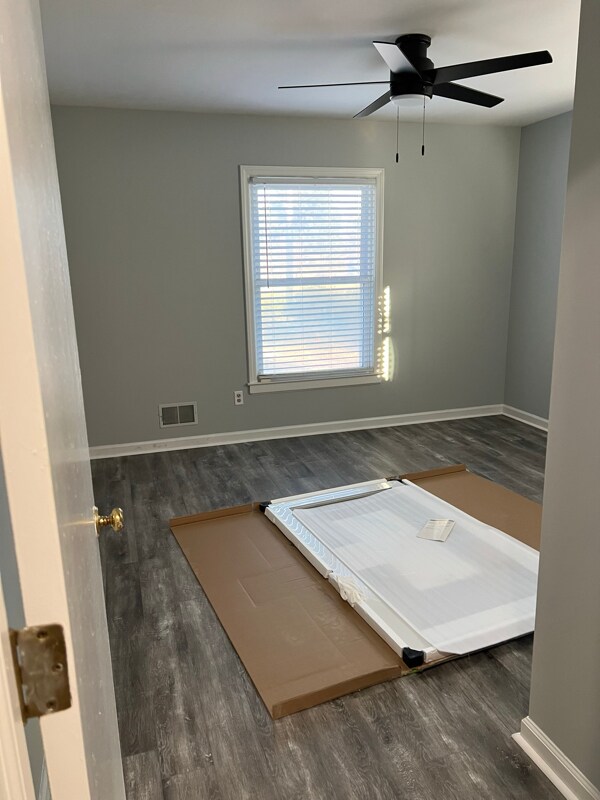 Building Photo - 639 N College Rd