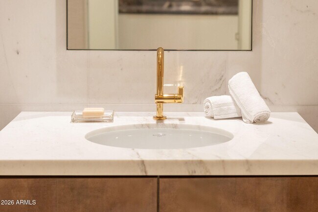 Building Photo - 6587 N Palmeraie Blvd