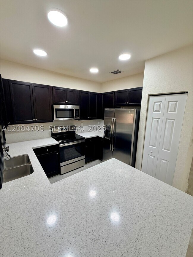 Building Photo - 6561 N Anise Ct