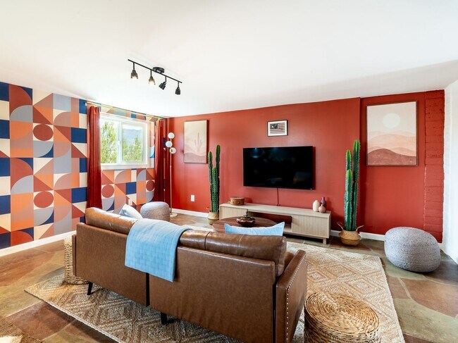 Building Photo - Escape to Your Own Desert Oasis!