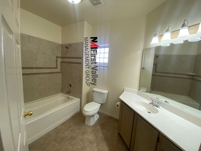 Building Photo - 2 Bedrooms, 2 Baths