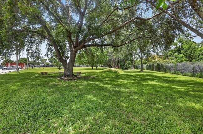 Building Photo - 6709 N Kendall Dr