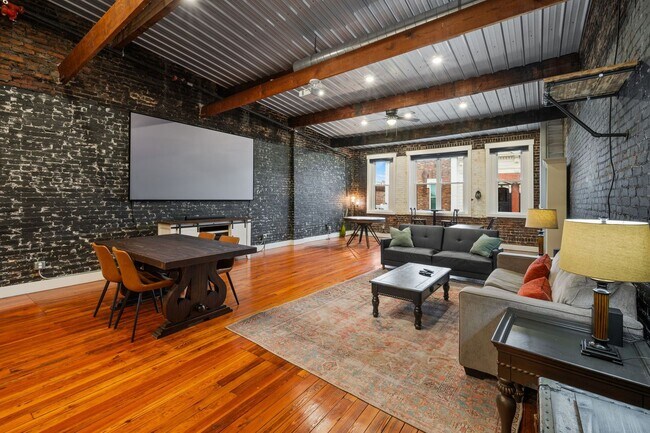 Building Photo - 124 Strawberry Alley