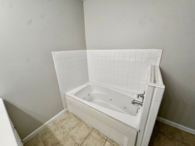 Building Photo - 2664 Richwood St