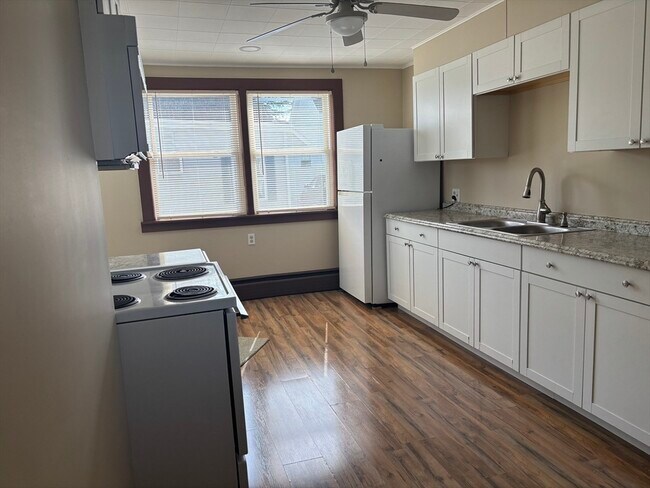 Building Photo - 478 High St