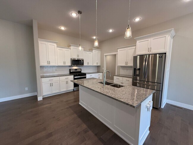 Building Photo - ****MOVE-IN SPECIAL**** Gorgeous 4Bedroom ...