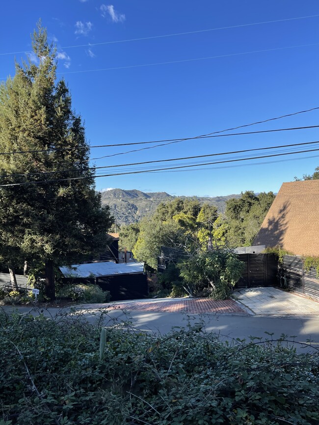 Building Photo - 20964 Colina Dr