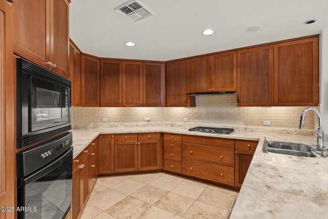 Building Photo - 2402 E Esplanade Ln