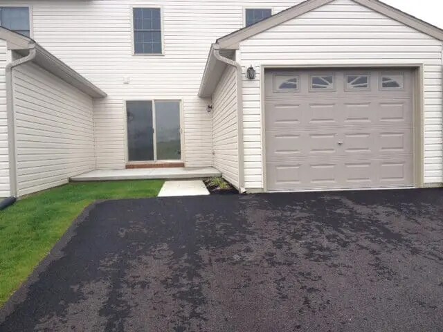 Building Photo - 203 Limestone Dr