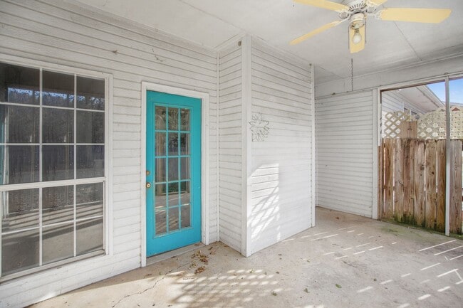 Building Photo - 4 Bedroom 2 Bath Townhouse in Pelham