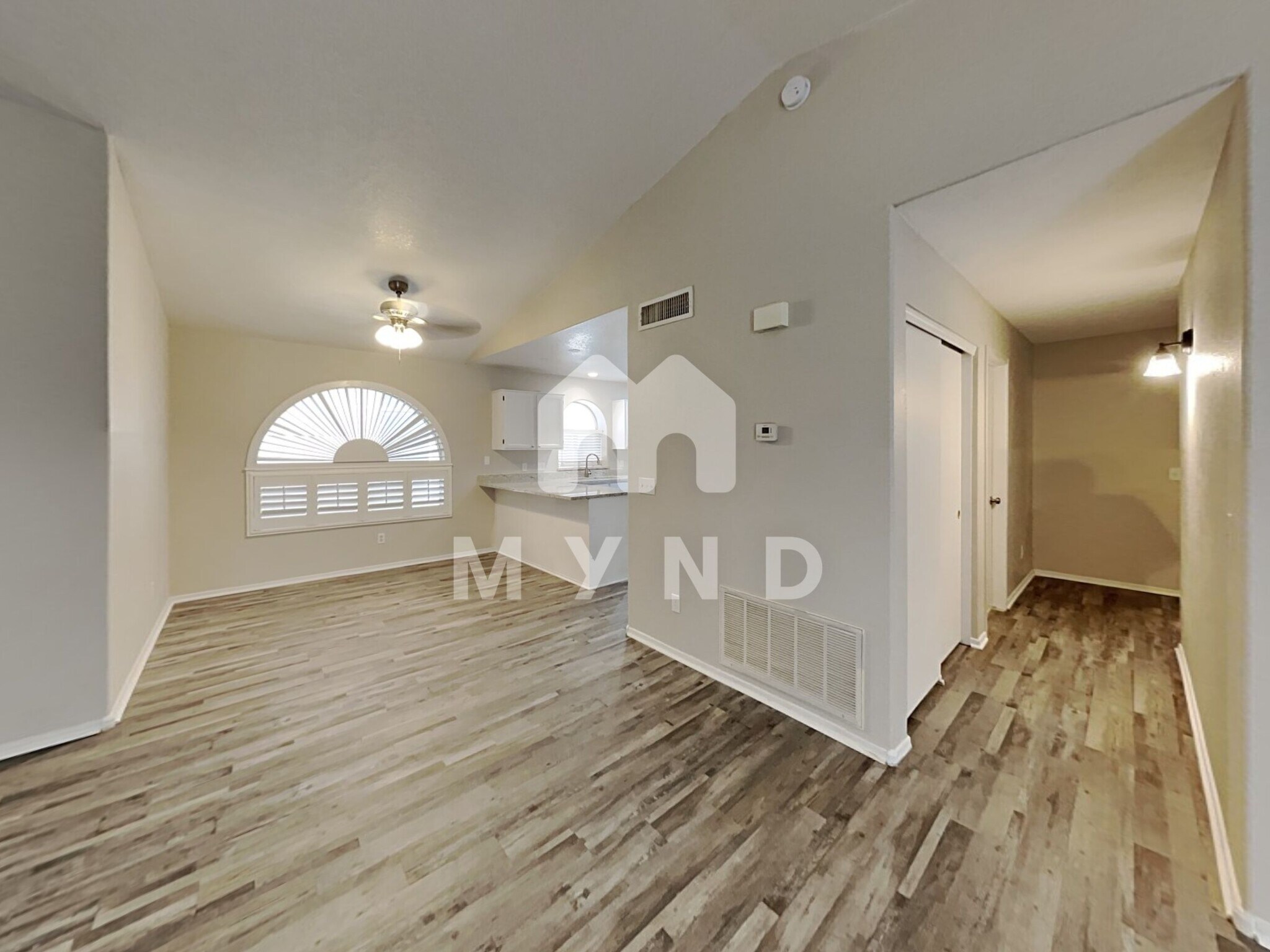 Building Photo - 8027 W Laurel Ln