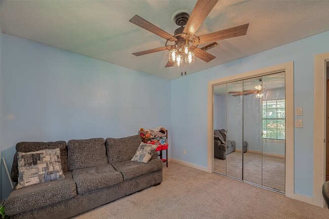 Building Photo - 109 Fox Hollow Dr