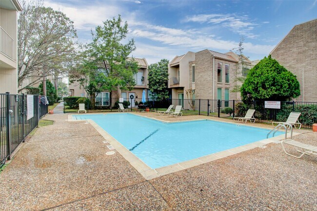 Building Photo - 1115 Augusta Dr