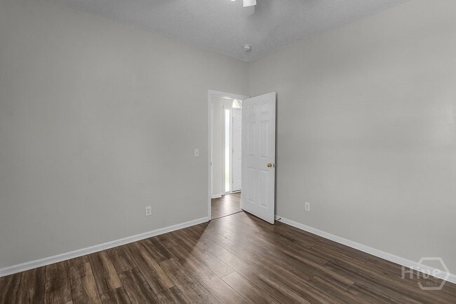 Building Photo - 201 Foxbury Square
