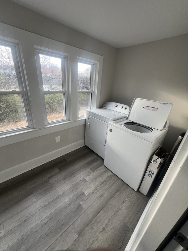 Building Photo - Charming 3-Bedroom Home with 3 Full Bathro...