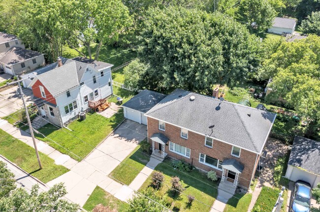 Building Photo - 710 Grignon St