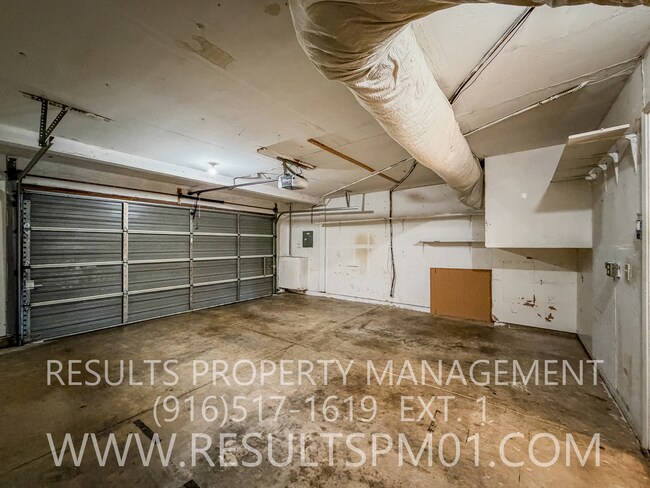 Building Photo - Cozy Roseville 3 Bed 2.5 Bath