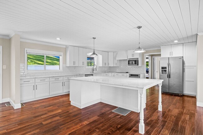Building Photo - 10030 Tan Rara Dr