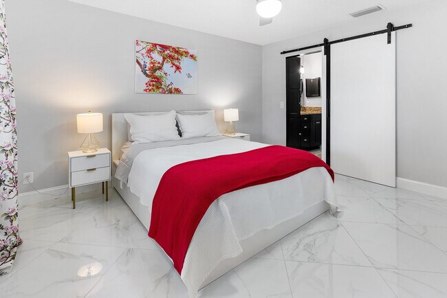 Building Photo - 3068 S Oakland Forest Dr