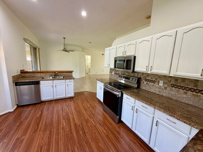 Building Photo - 1742 SW Effland Ave