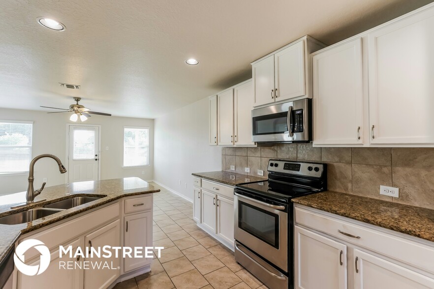 Building Photo - 11131 Creek Eagle