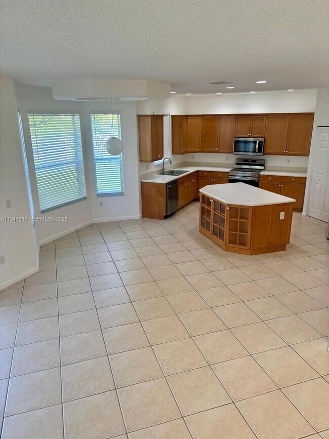 Building Photo - 15845 SW 49th Ct