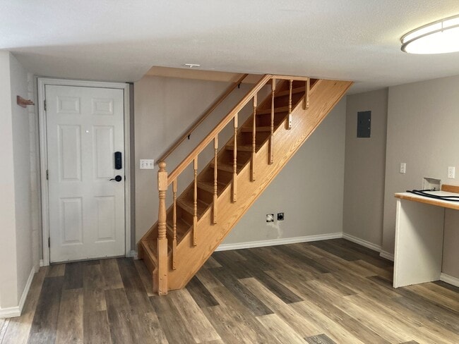 Building Photo - Spacious 4-Bedroom, 2-Bath Home with Daylight Basement, Large Yard & Two Fireplaces!.