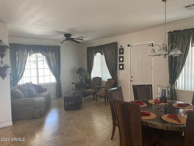 Building Photo - 1308 E Monroe St