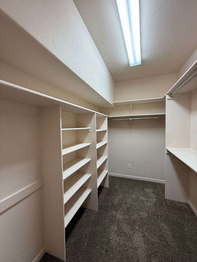 Building Photo - 1903 Coyote Ridge Dr