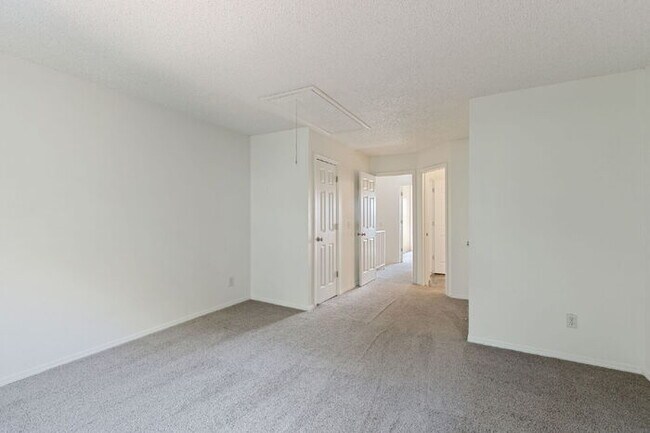 Building Photo - Immaculate 2-Story Townhome with Fireplace...