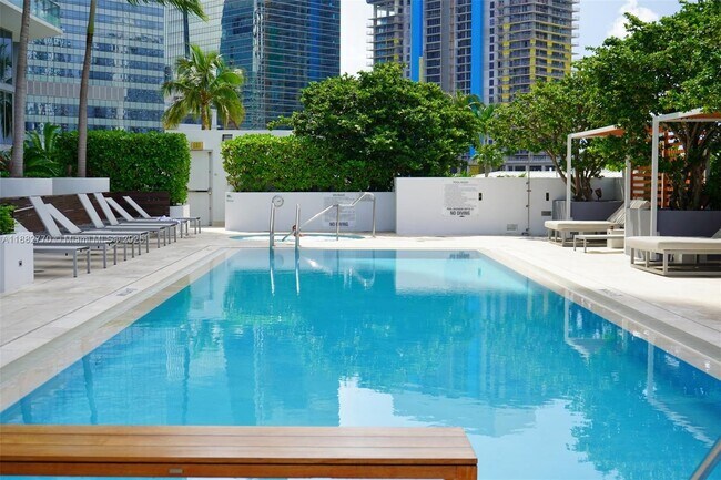 Building Photo - 1300 Brickell Bay Dr