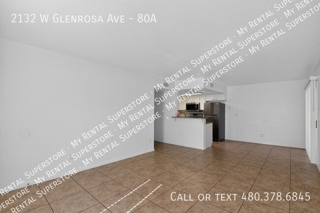 Building Photo - 2132 W Glenrosa Ave
