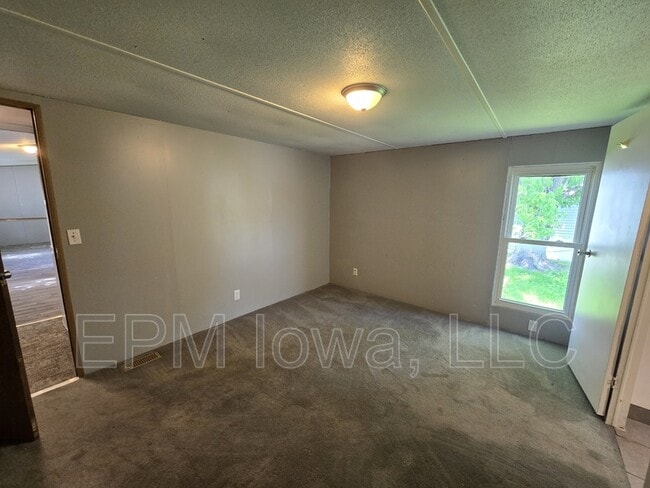 Building Photo - 700 W Ridgeway Ave