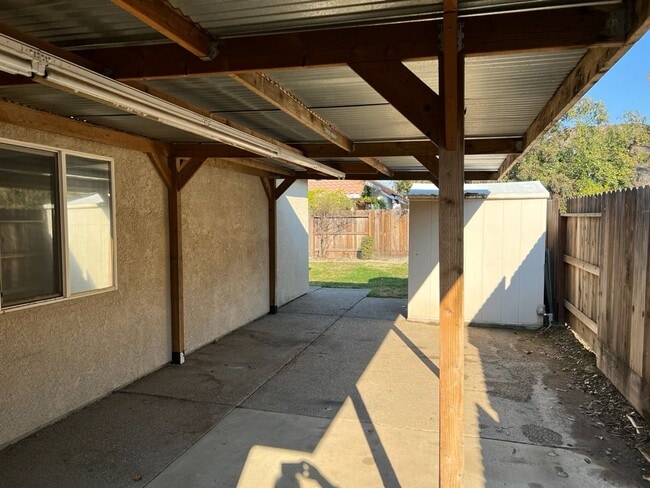 Building Photo - 3-bedroom single story in Merced!