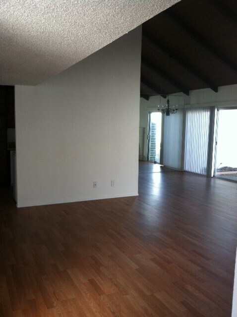 Building Photo - Great Salinas Two Bedroom House