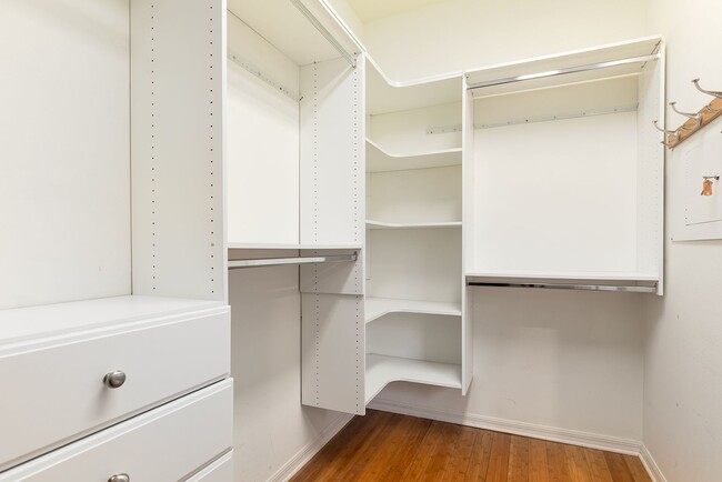 Building Photo - BEAUTIFUL UPDATED 4 bedroom home in great community!