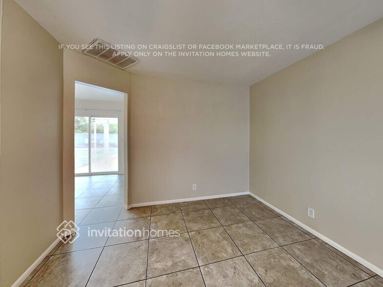 Building Photo - 463 E 7th Dr