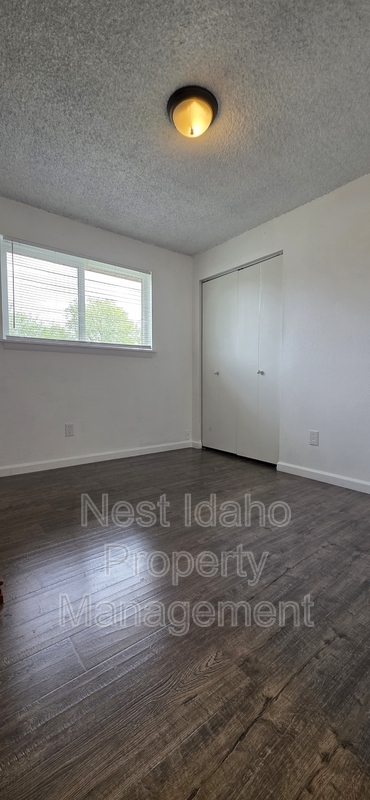 Building Photo - 705 White Cloud Dr