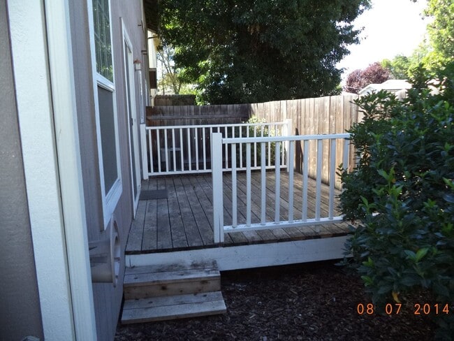 Building Photo - Beautiful Town Home for Rent