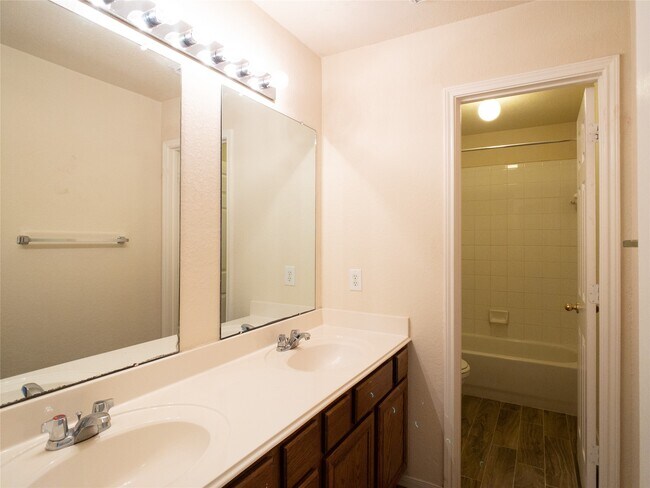 Building Photo - 21843 Grassy Hill Ln