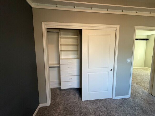 Building Photo - 1199 Manzanita Ln