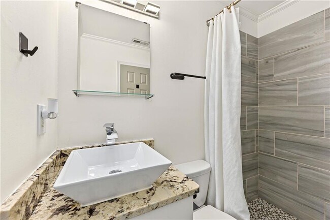 Building Photo - 1416 Graymont Dr SW