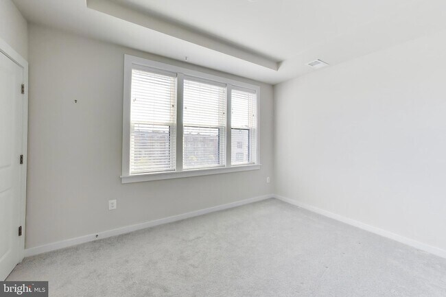 Building Photo - 16212 Bushwick Pl