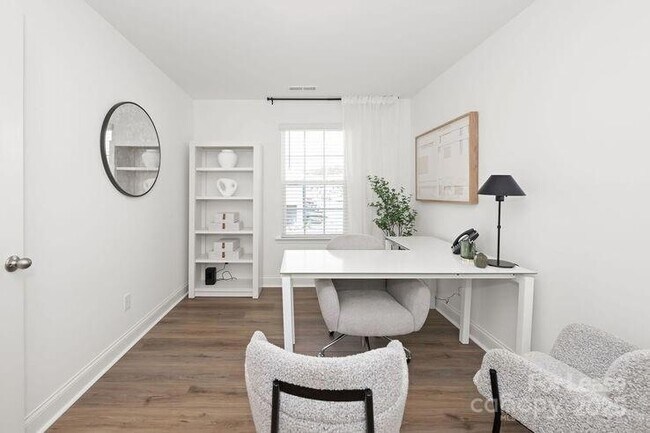 Building Photo - 2348 Layman Dr