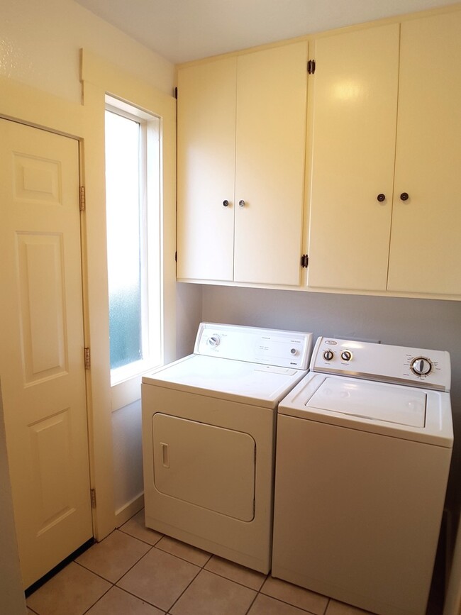 Building Photo - Beautiful 4 bedroom property near CSUC and...