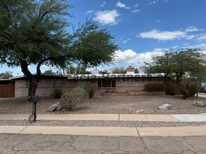 Building Photo - Centrally Located Three Bedroom/Two Bath Home