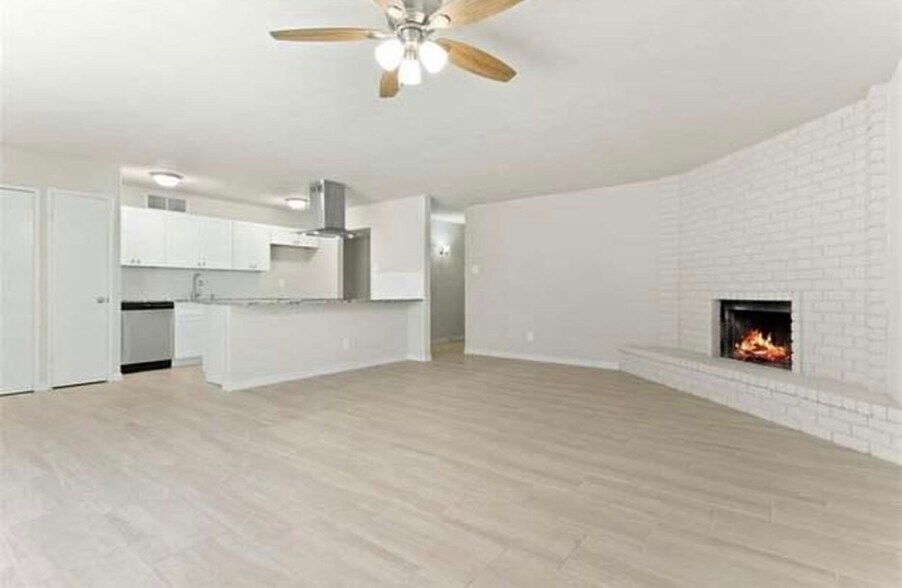 Stainless steel appliances, new cabinets, and granite countertops in the kitchen - 537 Hanover Dr