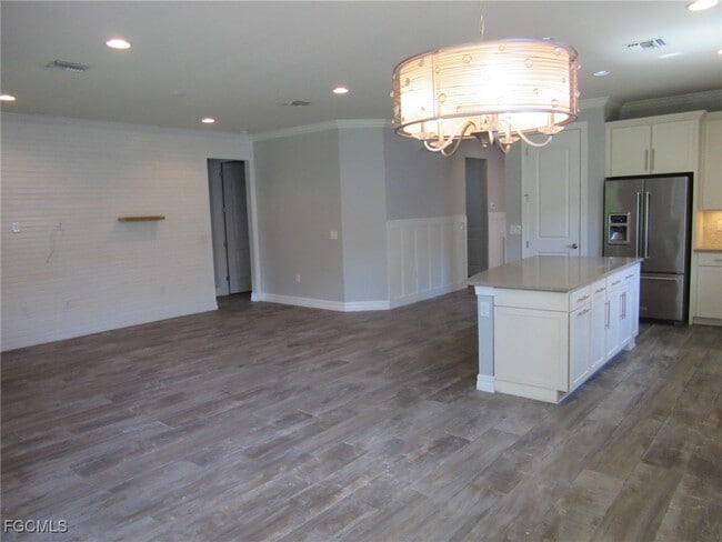 Building Photo - 14589 Laguna Dr