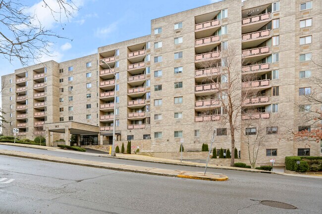 Building Photo - 143 Hoyt St