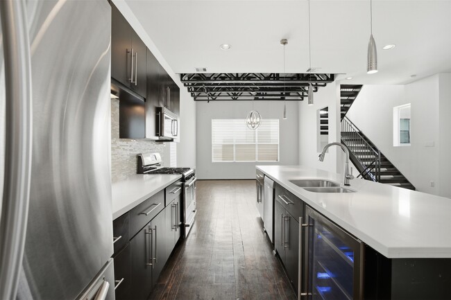 Building Photo - 4704 Crawford St